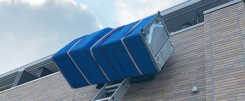 状況に応じて吊り作業で回収