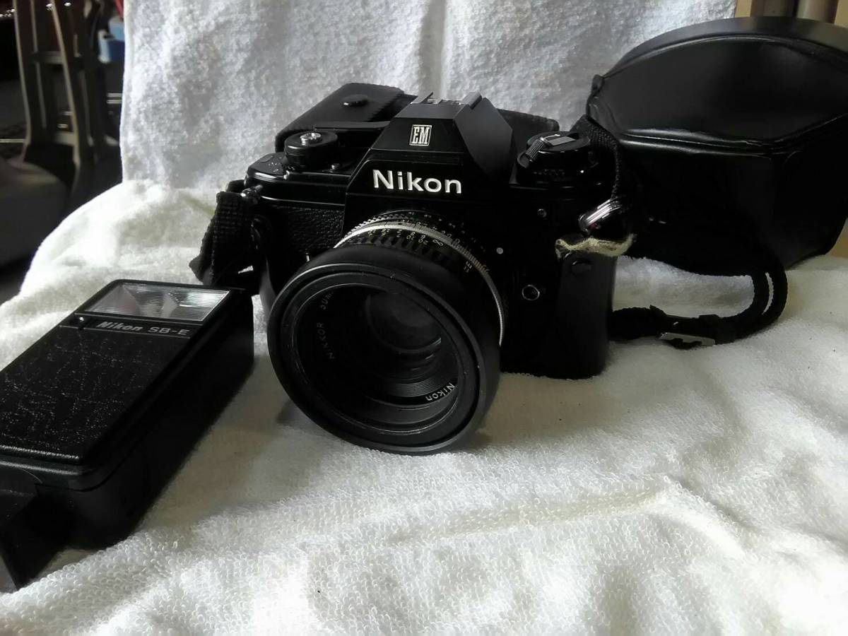 Nikon 一眼レフカメラ EM 50mm 1:1.8 SB-E スピードライトを買取いたしました