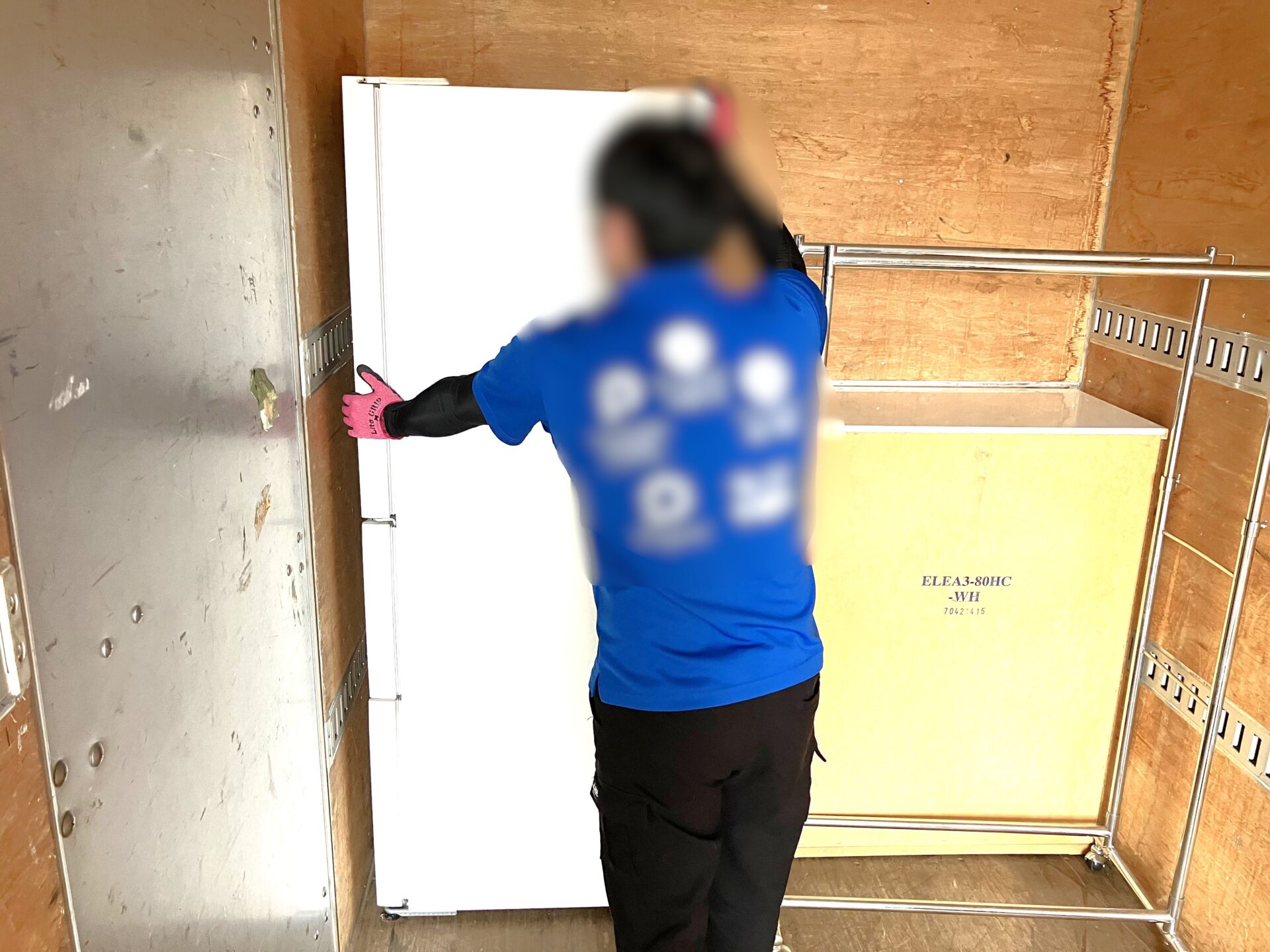 「1Kのアパートのお部屋から冷蔵庫を運び出し・回収しました」作業写真