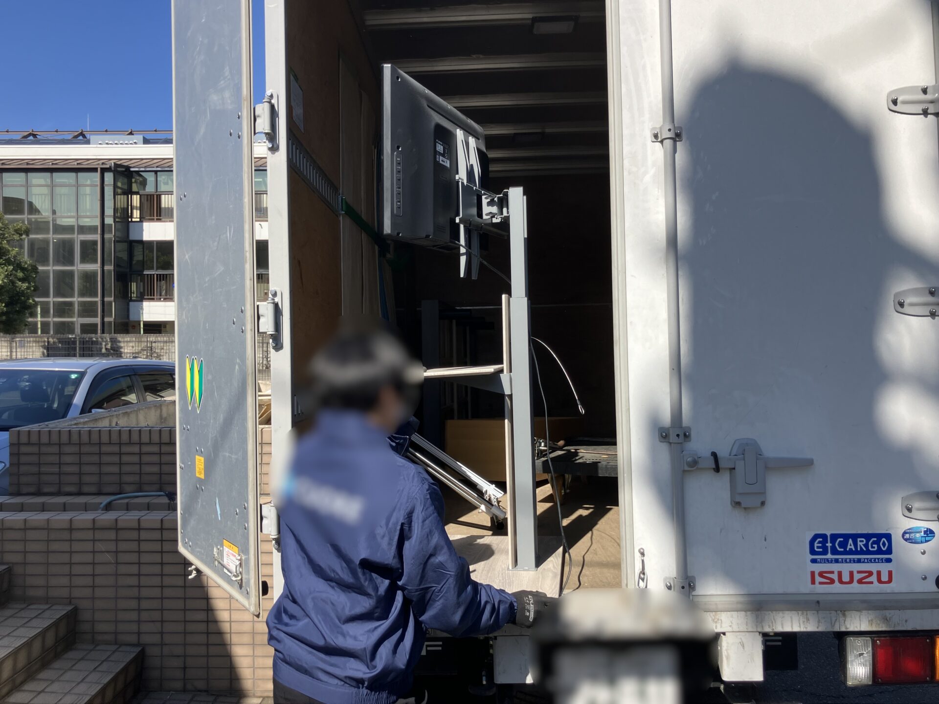 「テレビとテレビスタンドをまとめてお引き取りしました」作業写真