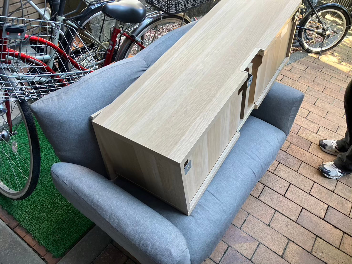 「マンションからソファとテレビボードを回収しました」作業写真