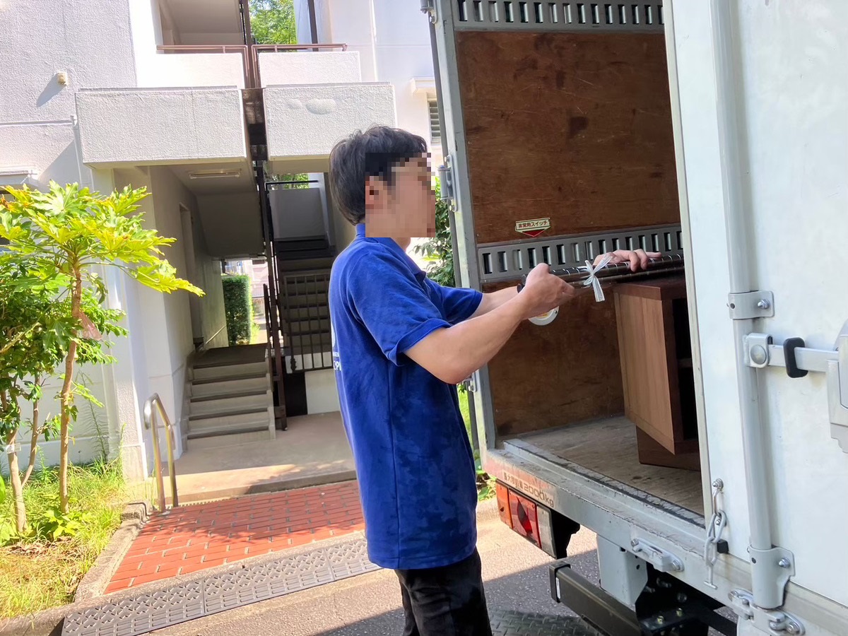 「マンションから重い家具類を回収しました」作業写真