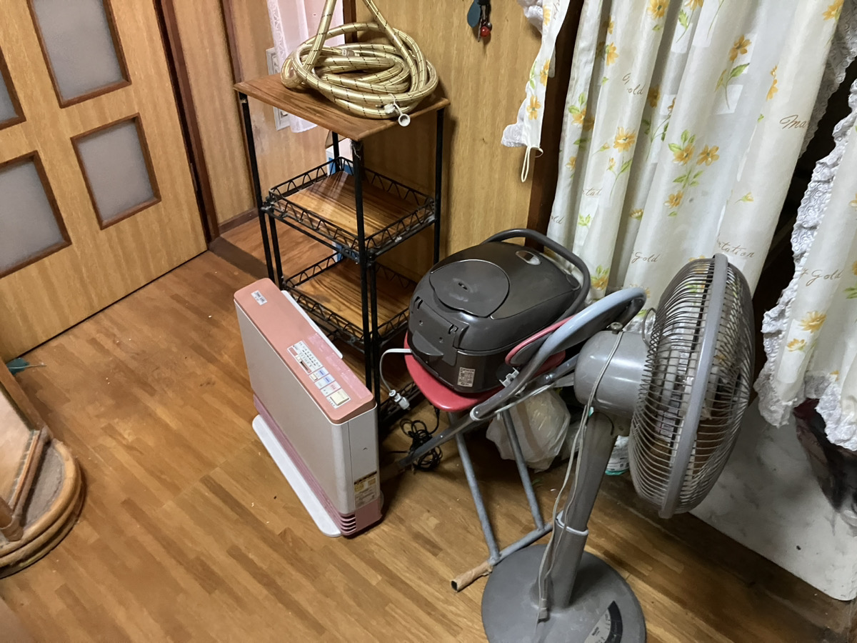 「戸建て住宅で扇風機や炊飯器などの家電を回収しました」作業写真