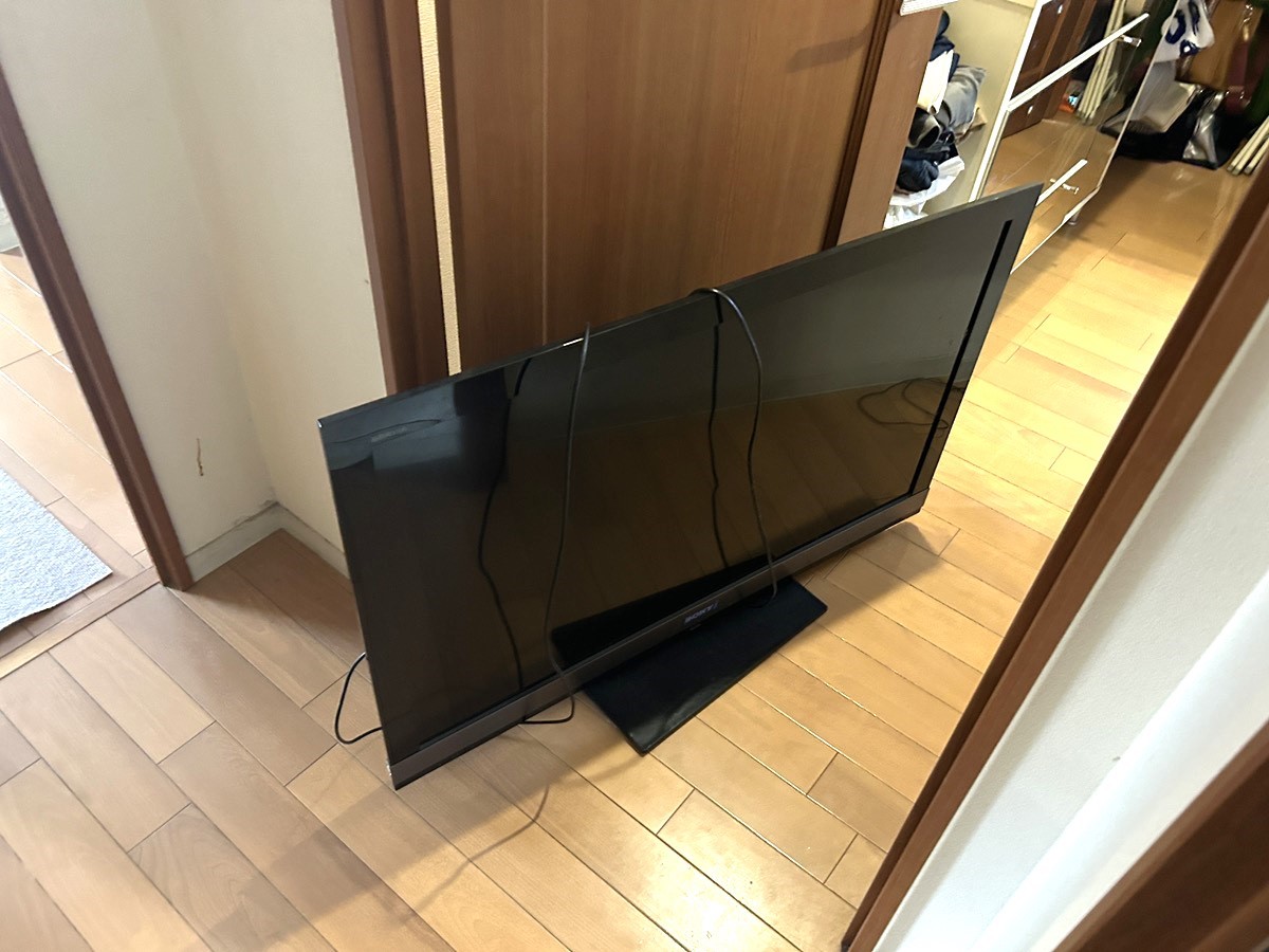 「1Kのマンションから壊れた大型テレビを回収しました」作業写真