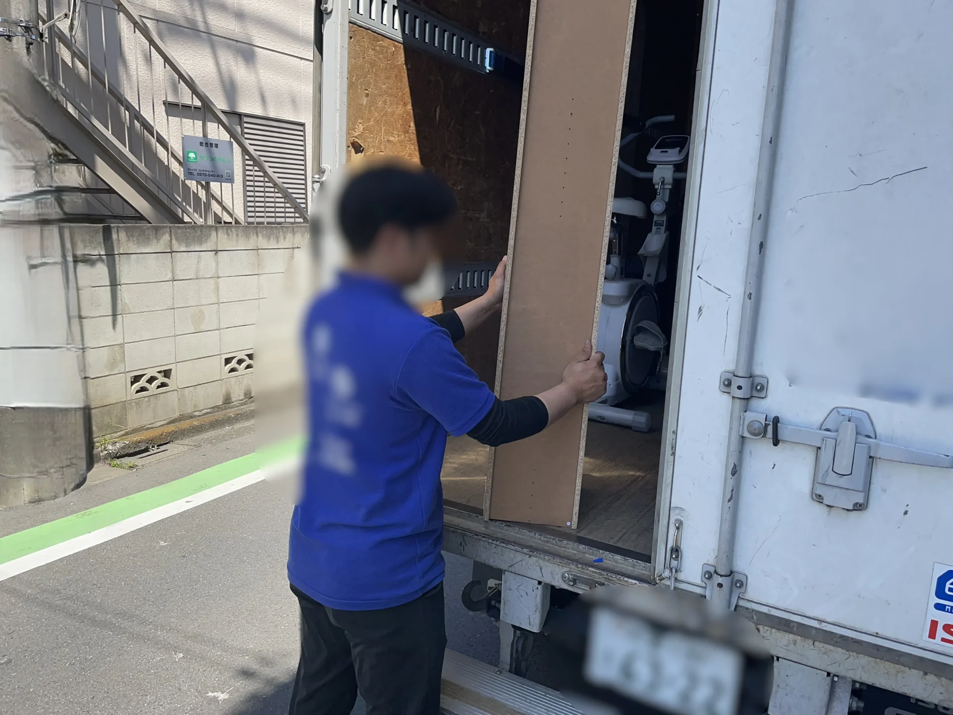 「2LDKのマンションのお部屋から棚をお引き取りしました」作業写真